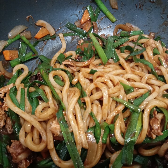 にら、豚肉、にんじん入り、みそ焼き・うどん♫